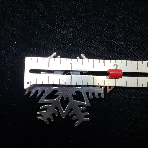 Sterling silver snowflake pin/pendant - Picture 3 of 7